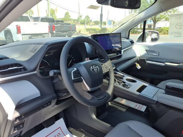New 2026 Toyota Sienna XLE image 14