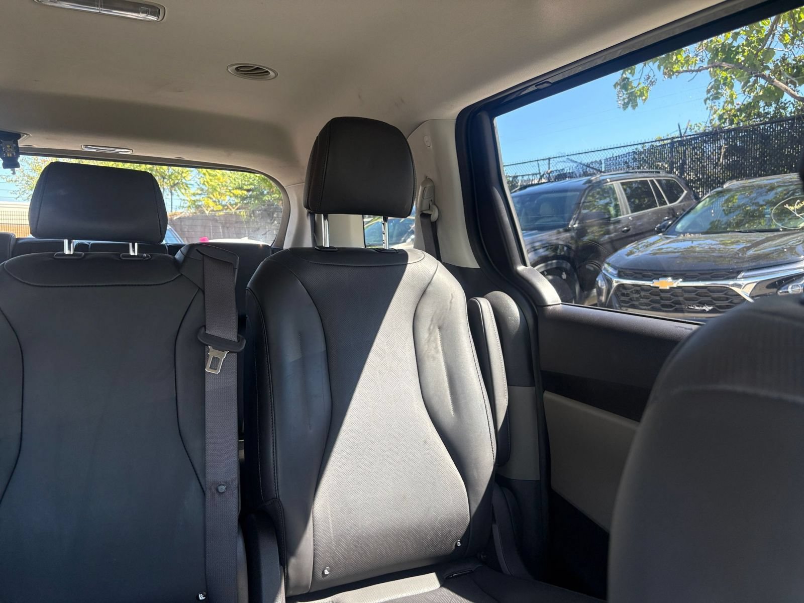 Used 2026 Kia Carnival FWD image 32