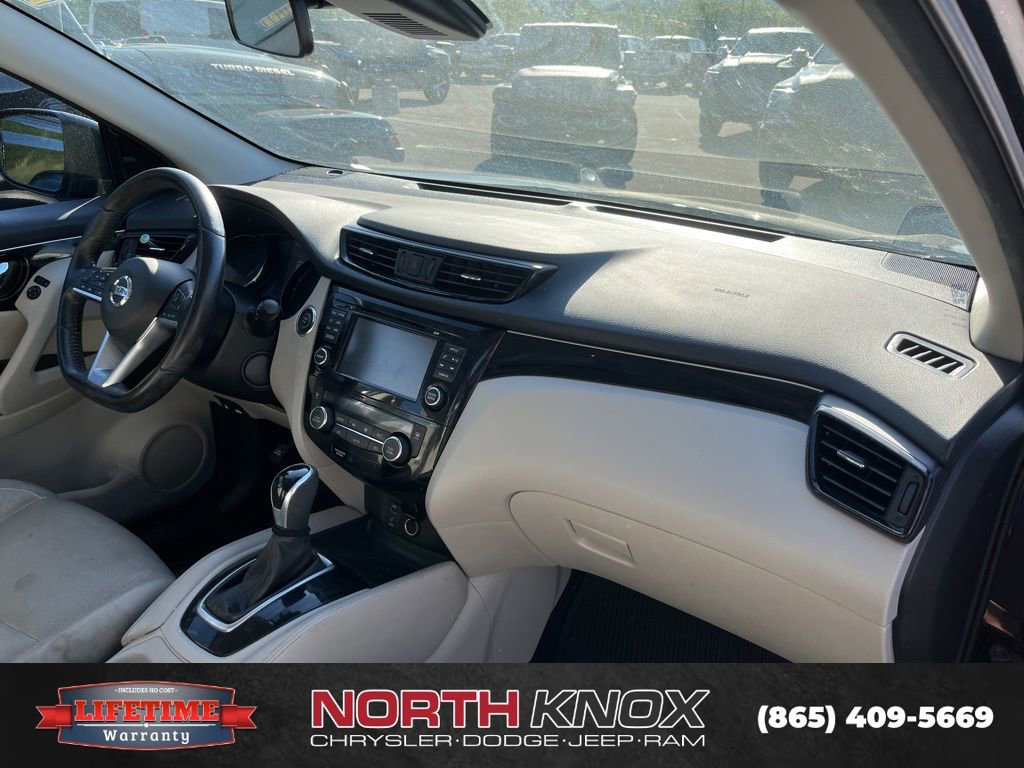 Used 2017 Nissan Rogue Sport SL w/ SL Premium Package FWD image 11