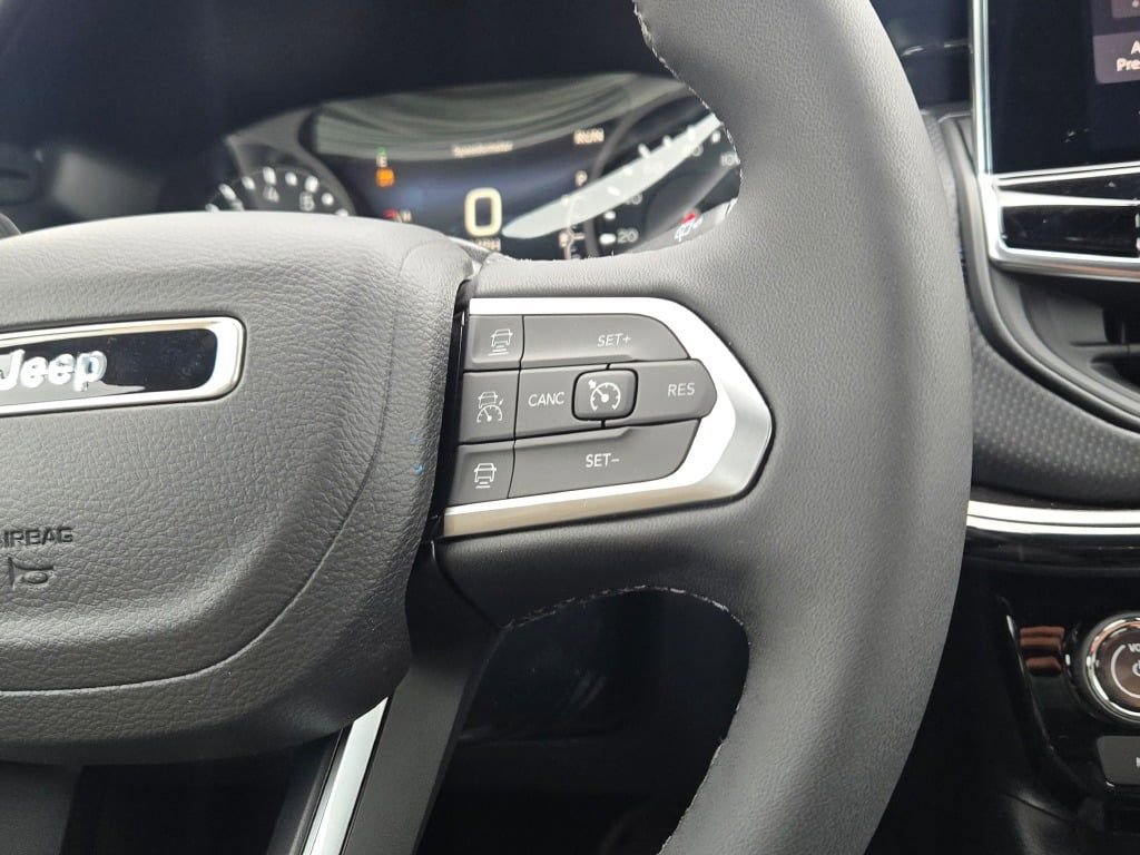 New 2026 Jeep Compass Limited w/ Limited Altitude Pack image 32