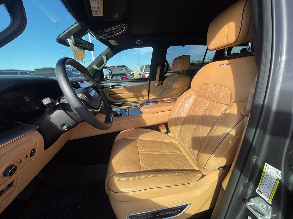 Used 2023 Jeep Grand Wagoneer L Series III w/ Rear Seat Video Group 1 AWD/4WD image 11