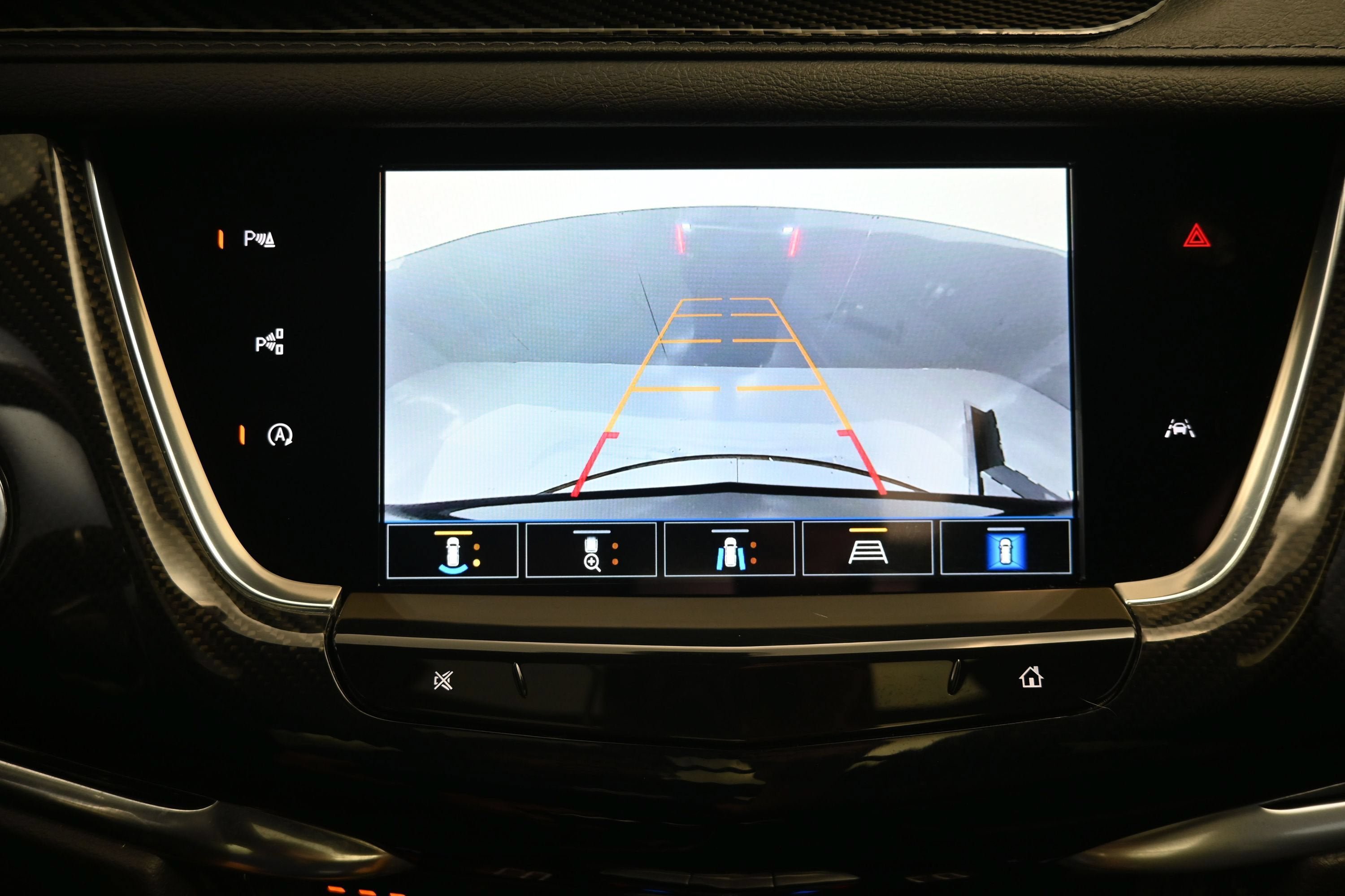 Used 2024 Cadillac XT6 Sport w/ Technology Package AWD/4WD image 17