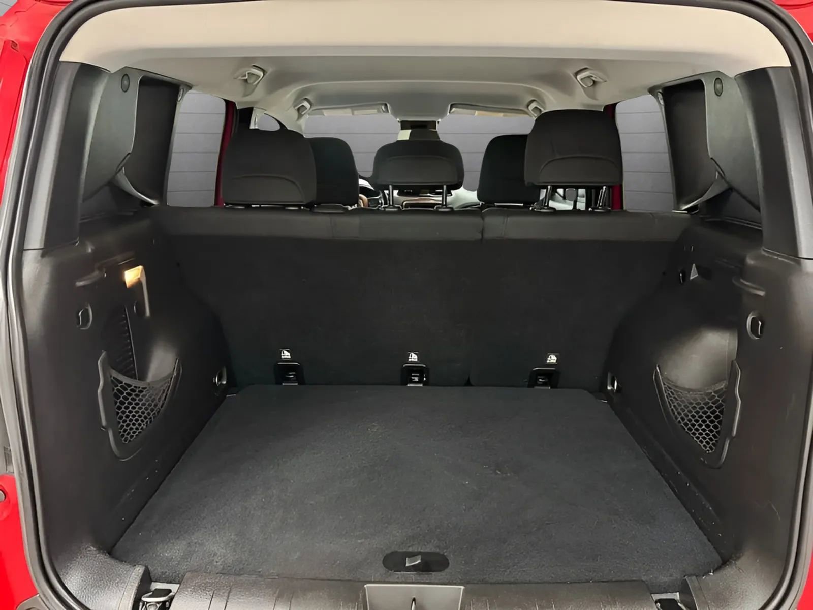 Used 2018 Jeep Renegade Altitude FWD image 12
