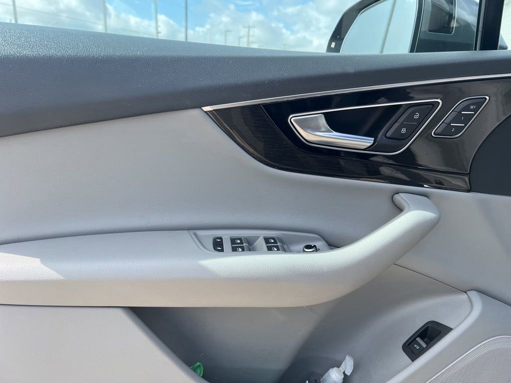 Used 2019 Audi Q7 3.0T Premium Plus w/ Premium Plus Package AWD/4WD image 7