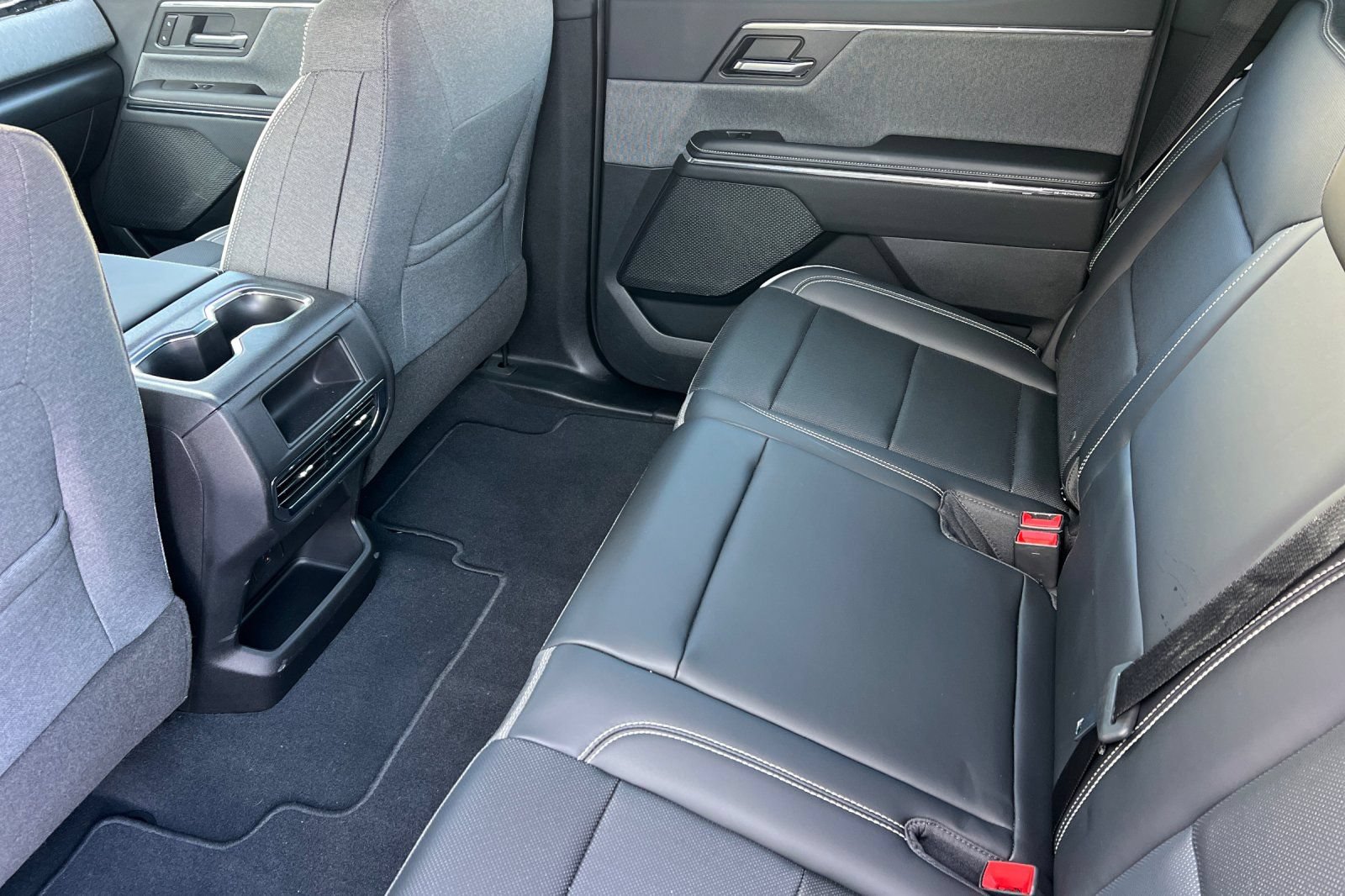 Used 2026 GMC Sierra EV Elevation w/ LPO, Elevation Dark Package AWD/4WD image 15