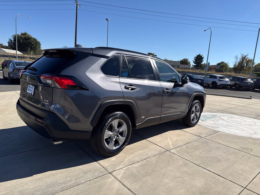 Used 2022 Toyota RAV4 XLE w/ Convenience Package AWD/4WD image 6