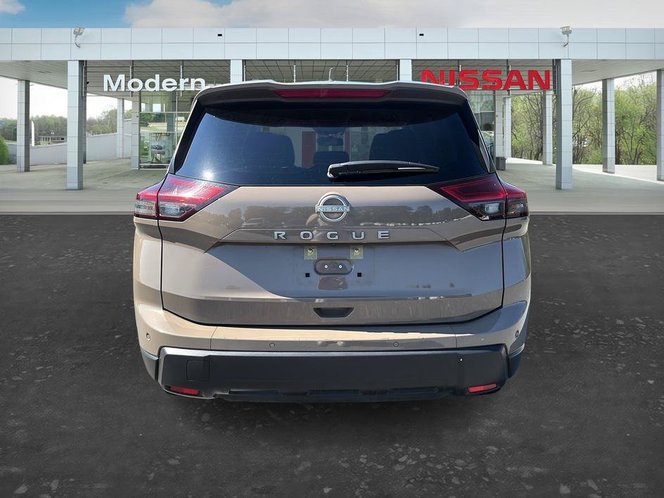 Certified 2025 Nissan Rogue SV FWD image 4