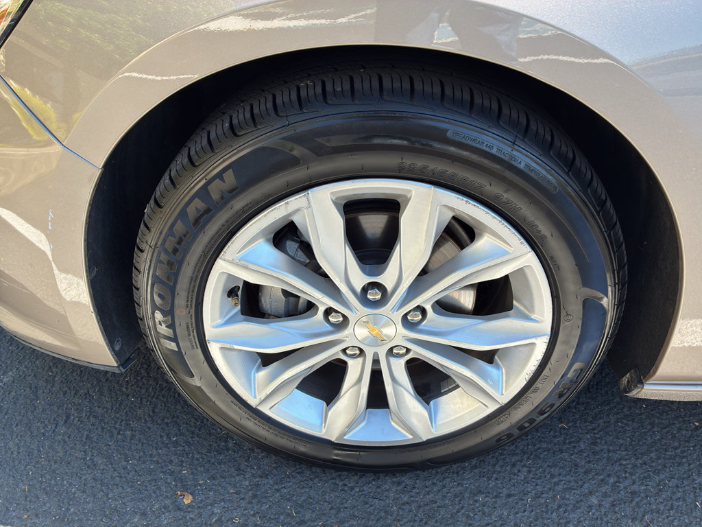 Used 2023 Chevrolet Malibu LT FWD image 9
