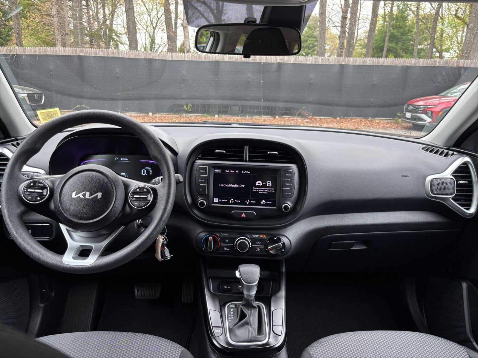 Used 2025 Kia Soul LX w/ LX Technology Package FWD image 34