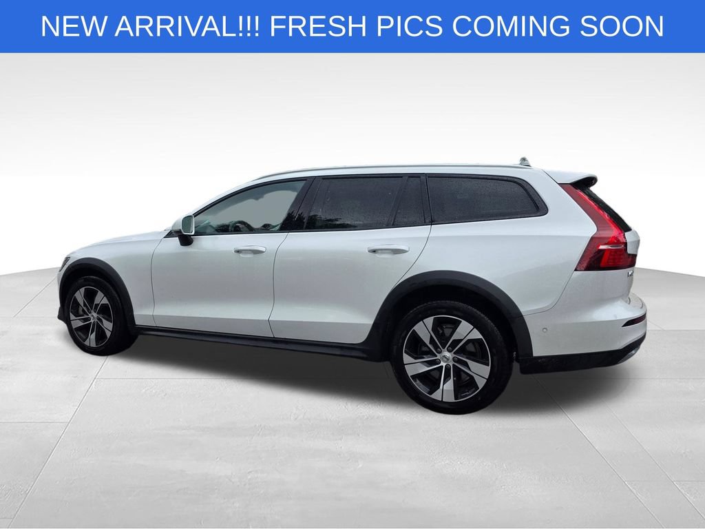 Used 2025 Volvo V60 B5 Cross Country Plus AWD/4WD image 4