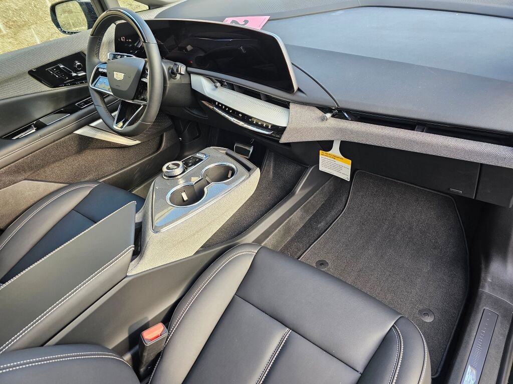 New 2026 Cadillac Optiq Luxury 1 image 17