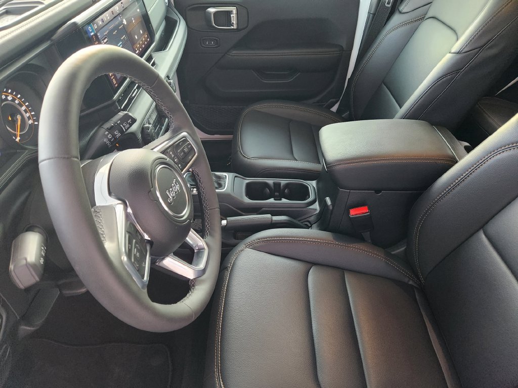 New 2026 Jeep Wrangler Unlimited Sahara AWD/4WD image 10