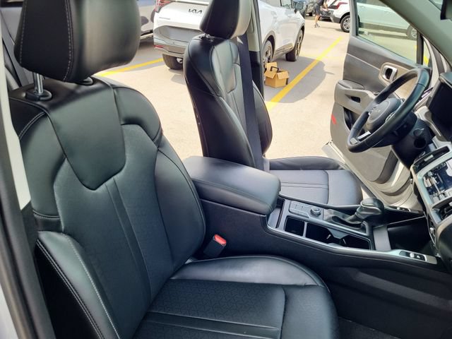Certified 2022 Kia Sorento S w/ Panoramic Sunroof Package AWD/4WD image 18