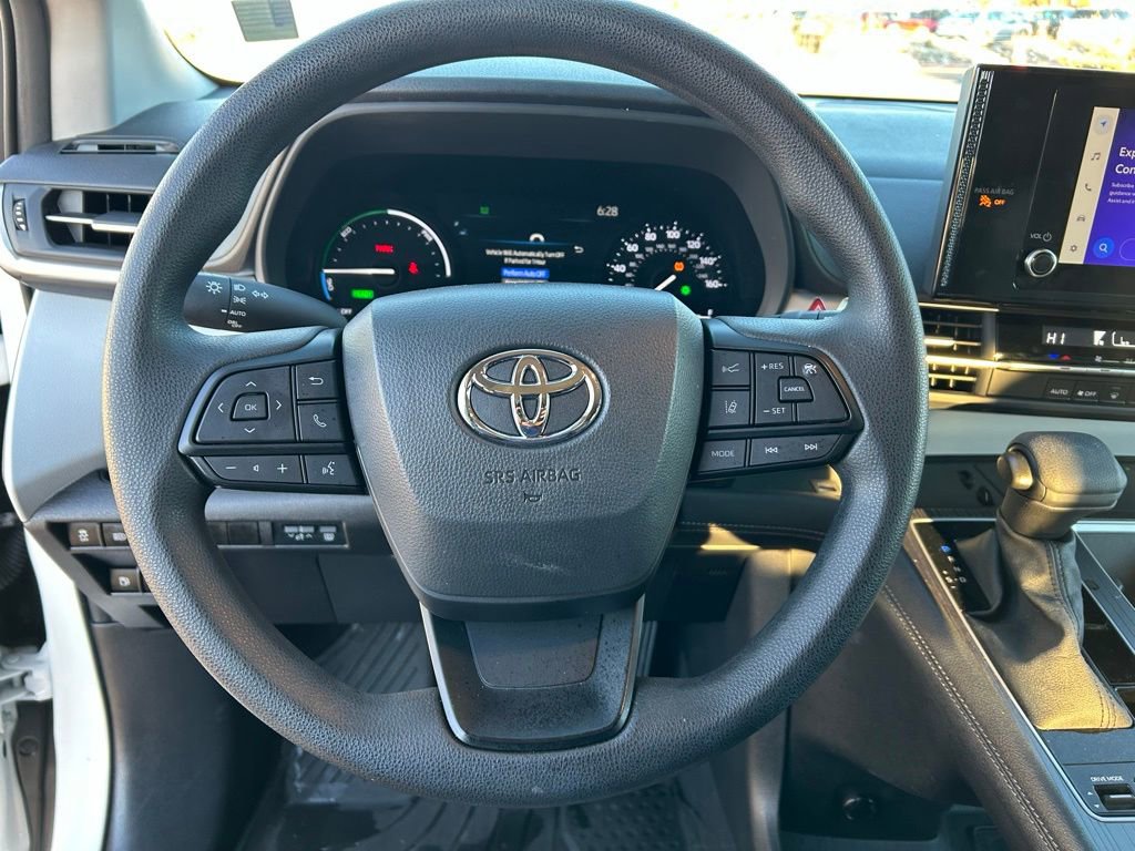 Used 2025 Toyota Sienna LE image 24