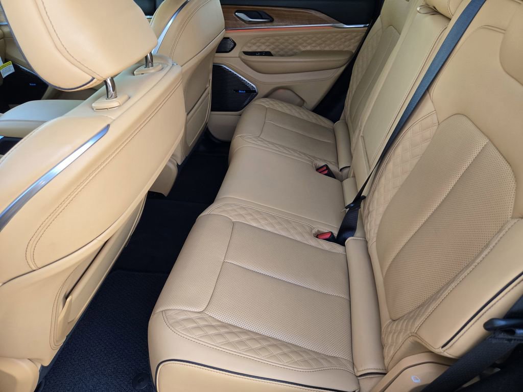 Used 2025 Jeep Grand Cherokee Summit image 28