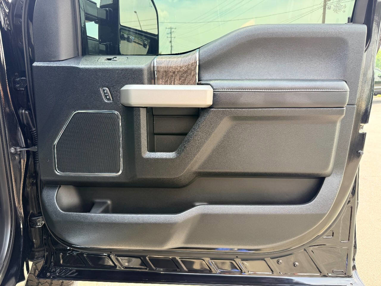 Used 2017 Ford F250 Lariat w/ Lariat Ultimate Package AWD/4WD image 41