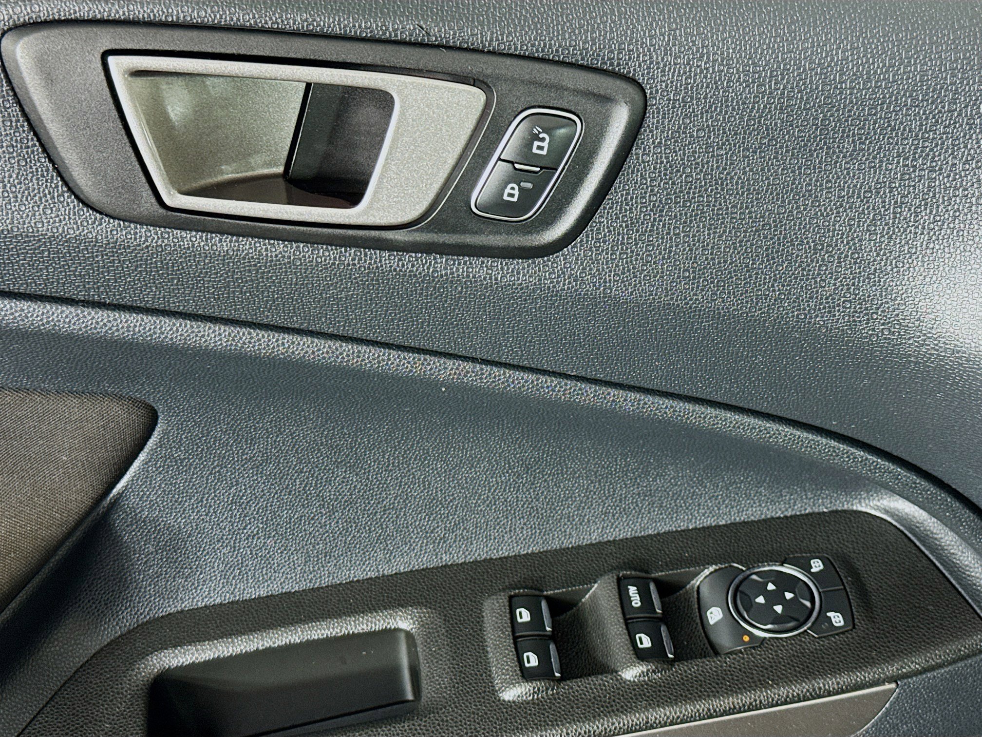 Used 2020 Ford EcoSport SE w/ SE Convenience Package image 23