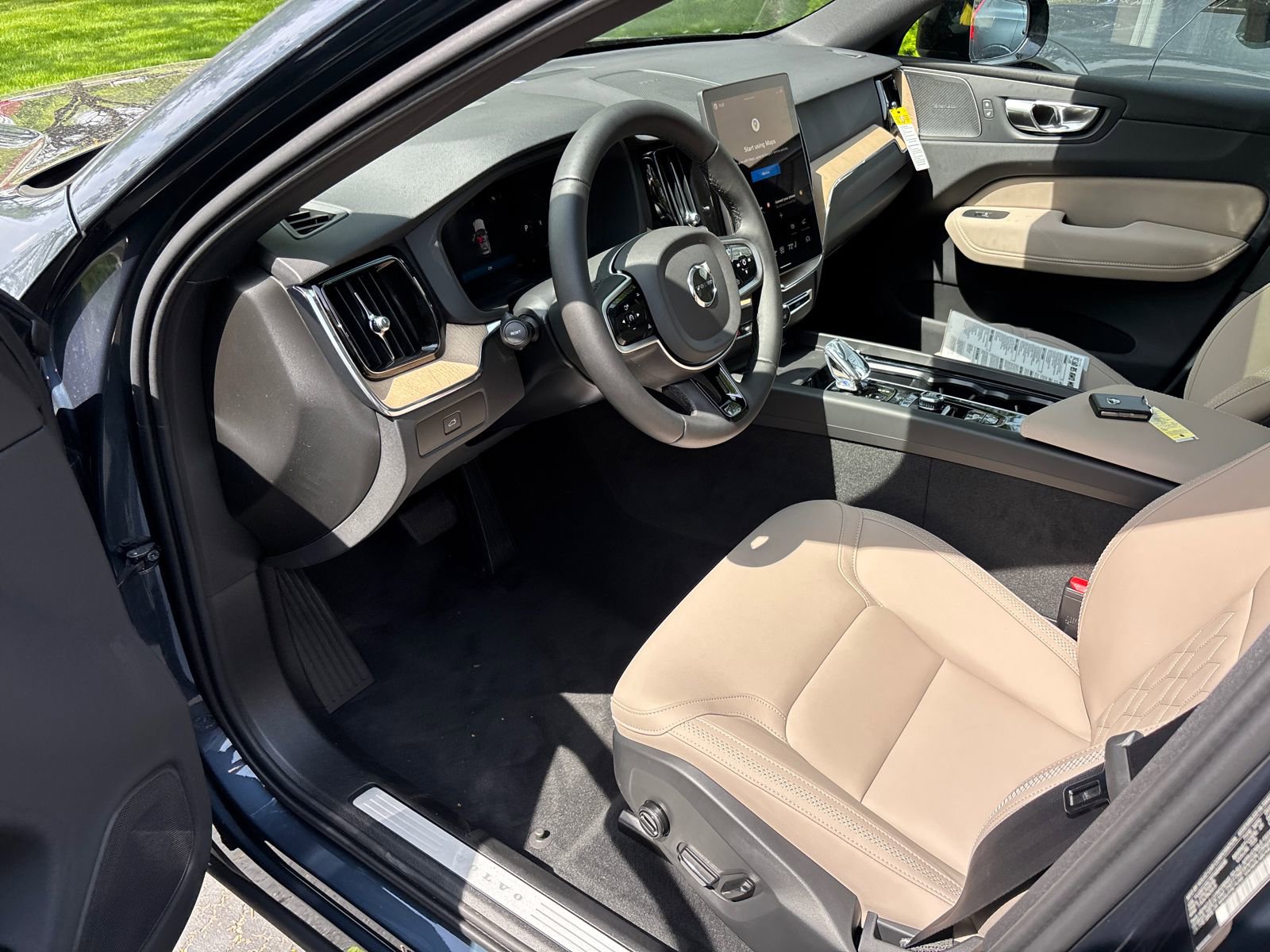 New 2026 Volvo XC60 B5 Plus w/ Protection Package Premier AWD/4WD image 21