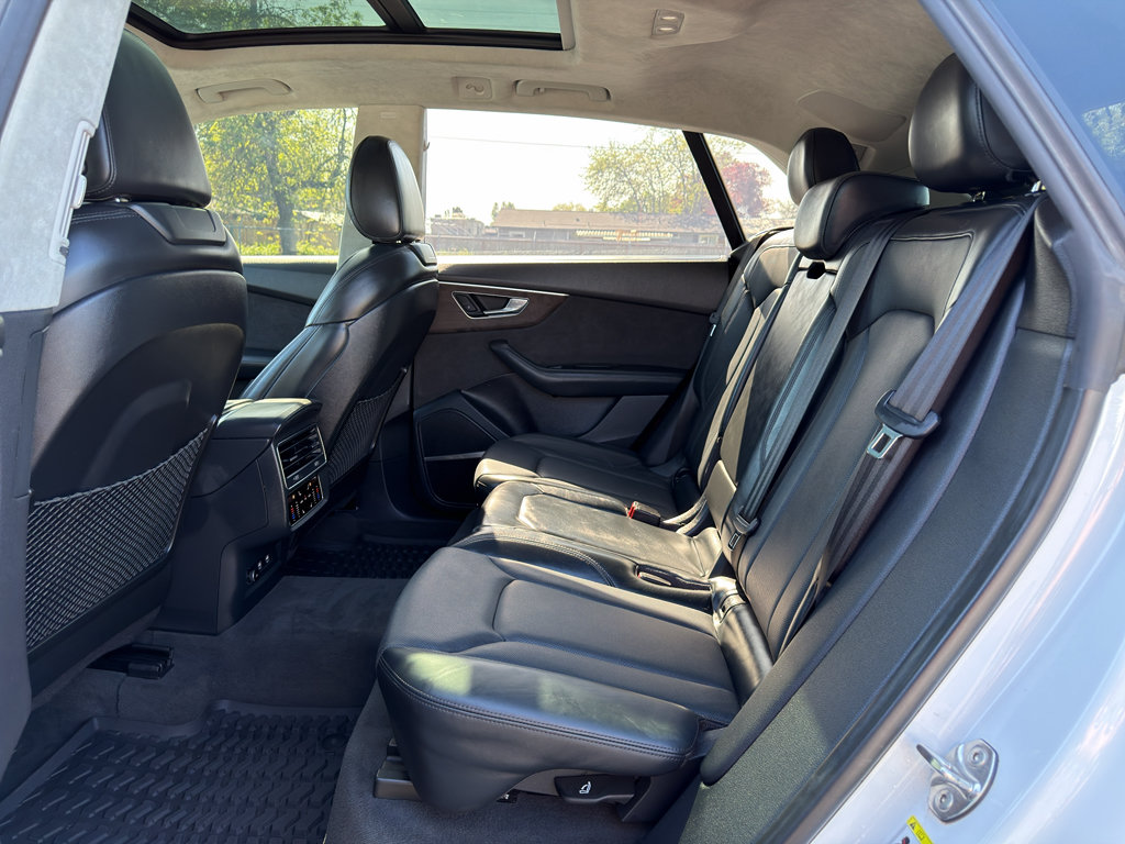 Used 2019 Audi Q8 Prestige w/ Luxury Package AWD/4WD image 14