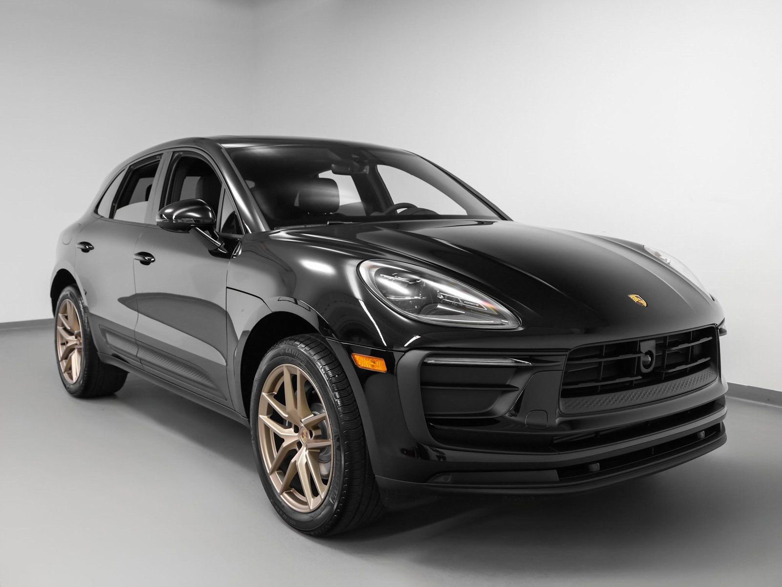 Certified 2025 Porsche Macan image 10