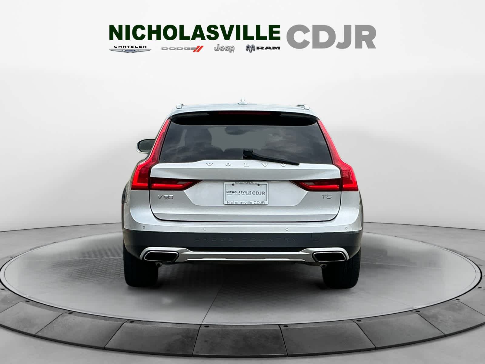 Used 2018 Volvo V90 T5 Cross Country w/ Convenience Package AWD/4WD image 4