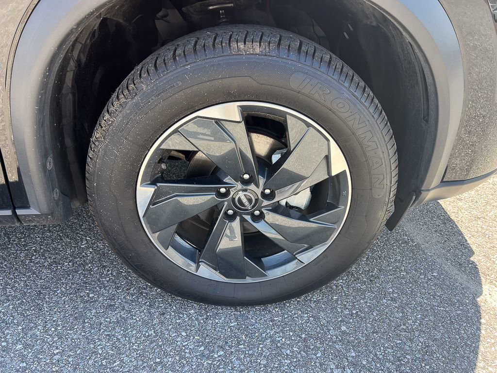 Used 2024 Nissan Rogue SV image 9
