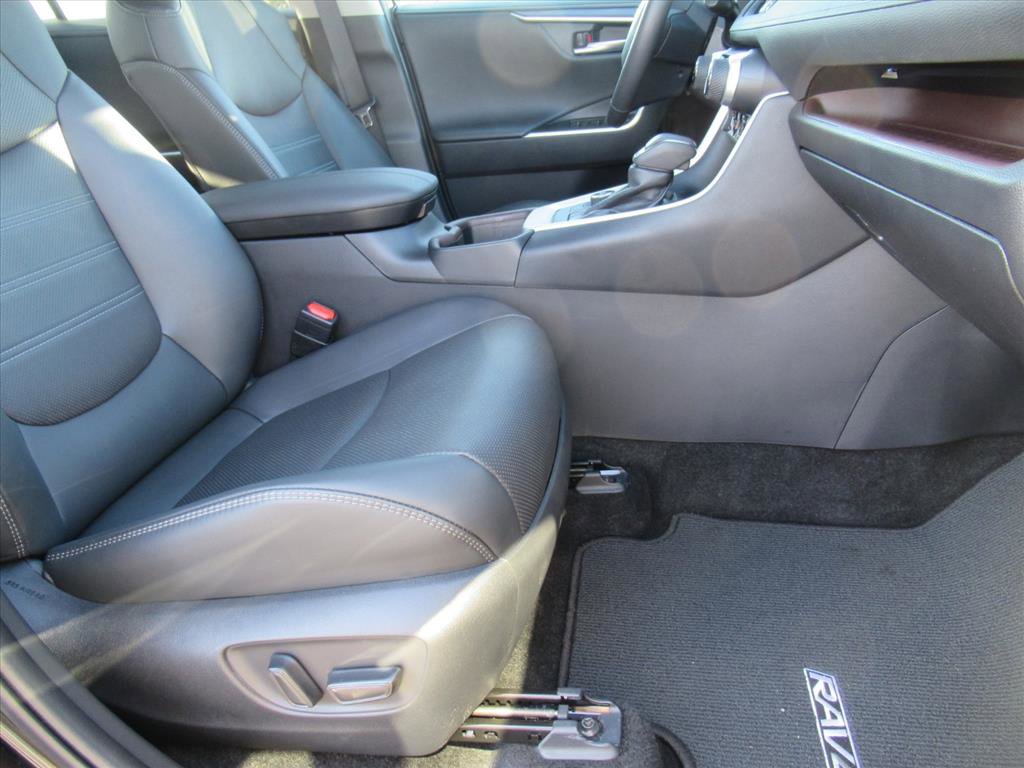 Used 2024 Toyota RAV4 Limited image 11