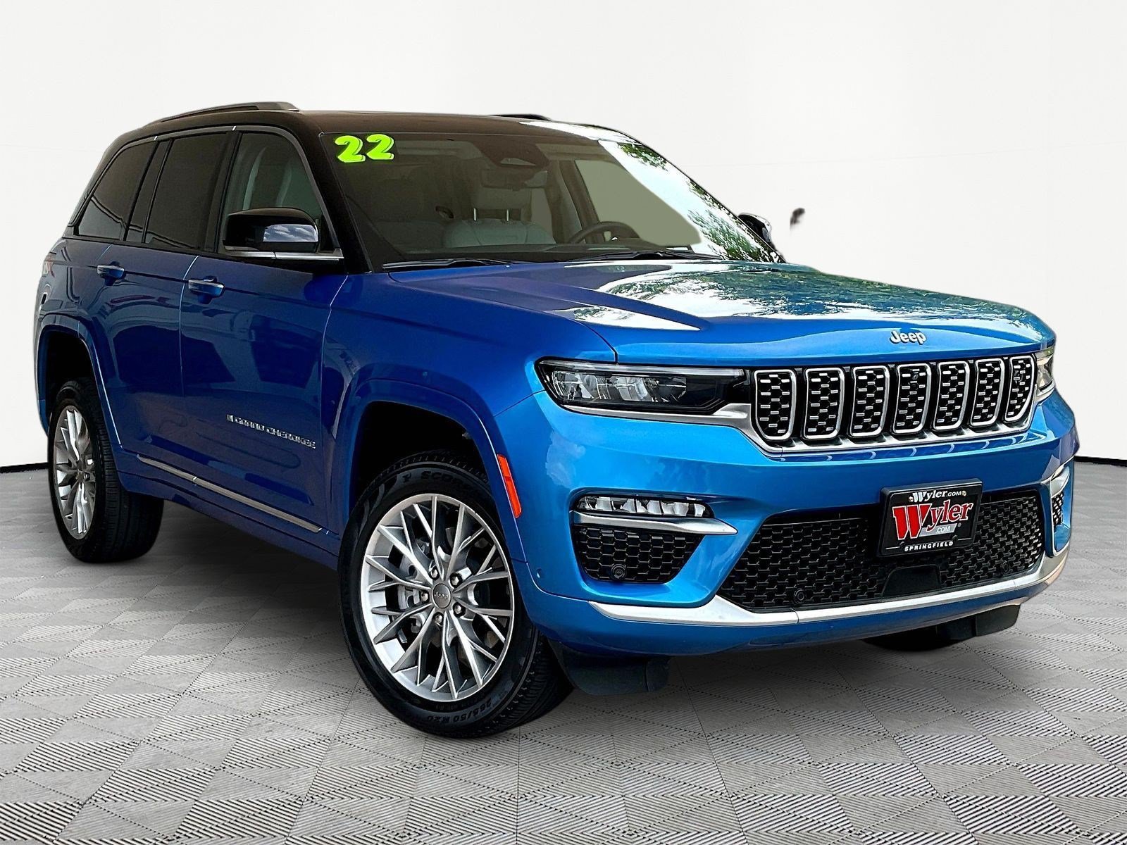 Used 2022 Jeep Grand Cherokee Summit w/ Advanced Protech Group IV AWD/4WD image 3