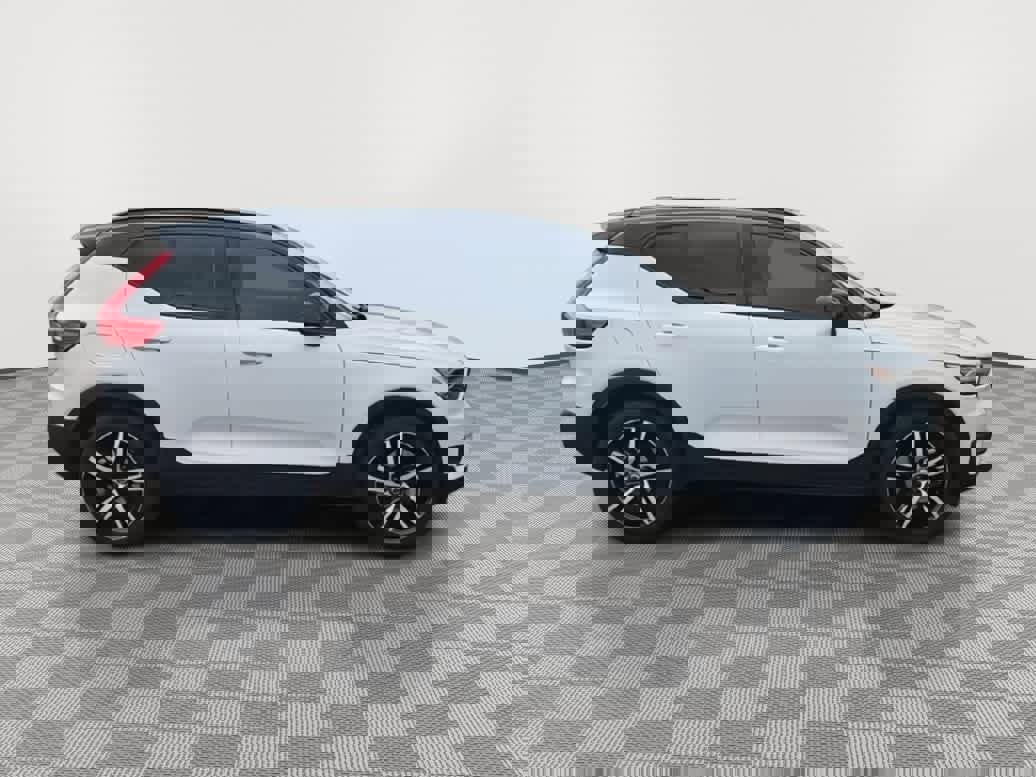 Used 2020 Volvo XC40 T5 R-Design AWD/4WD image 9