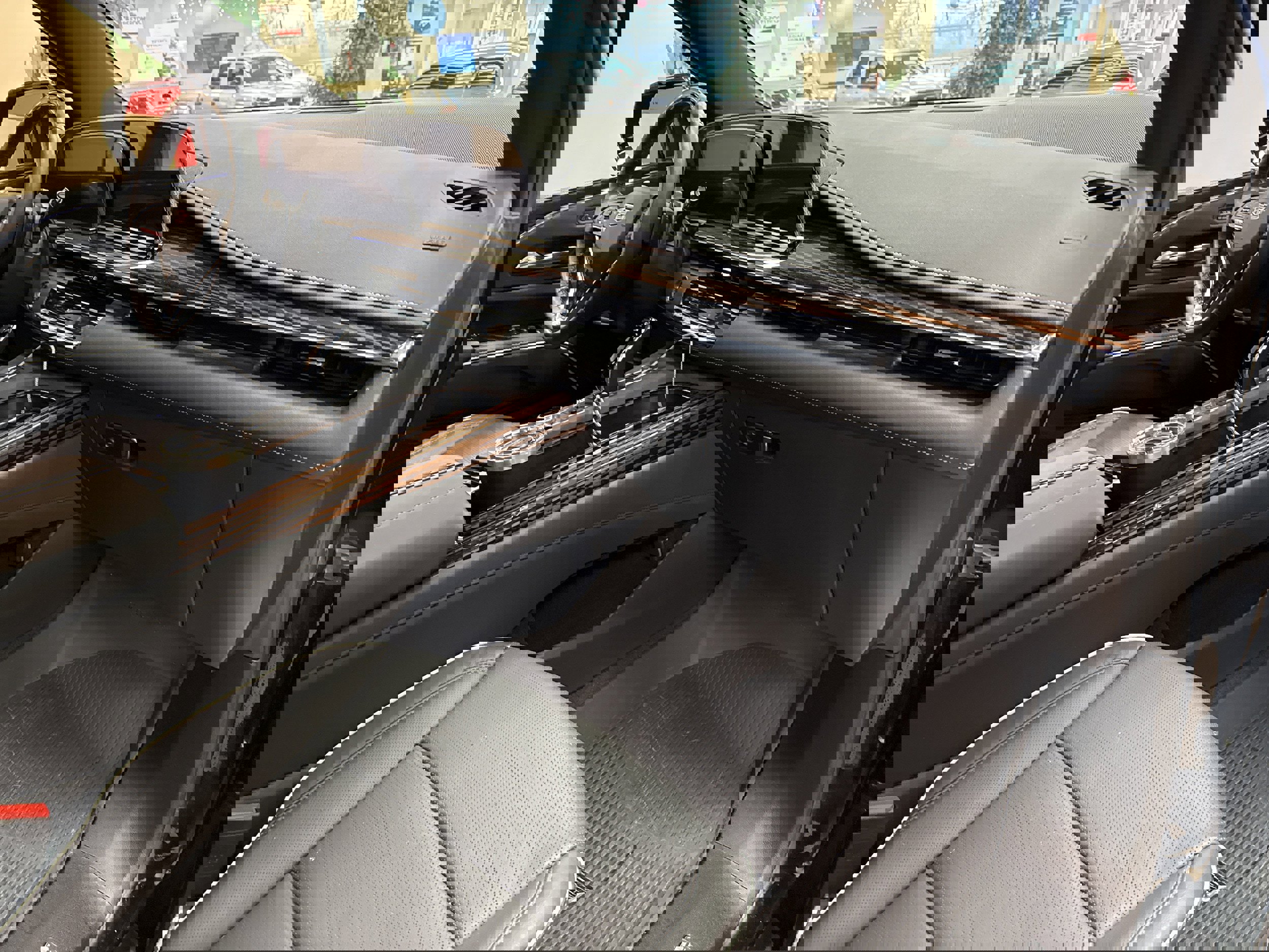 Used 2024 Cadillac Escalade Premium Luxury image 17