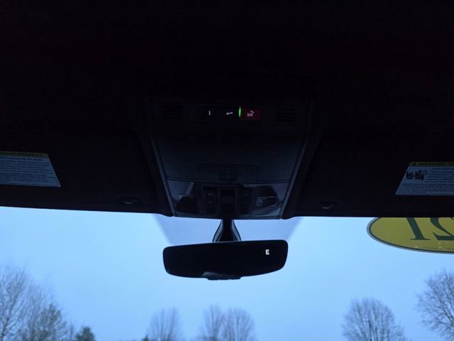 Used 2021 Volkswagen Tiguan SE R-Line image 21