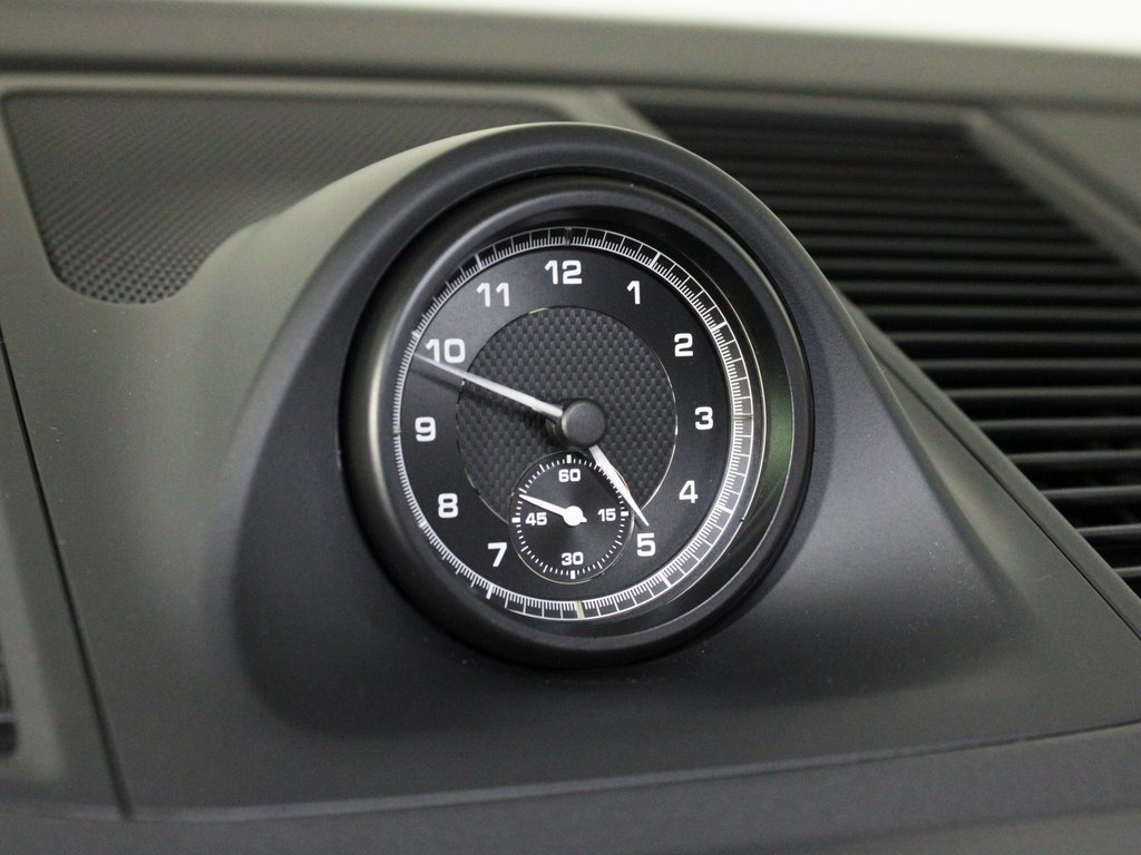 Used 2025 Porsche Macan image 24