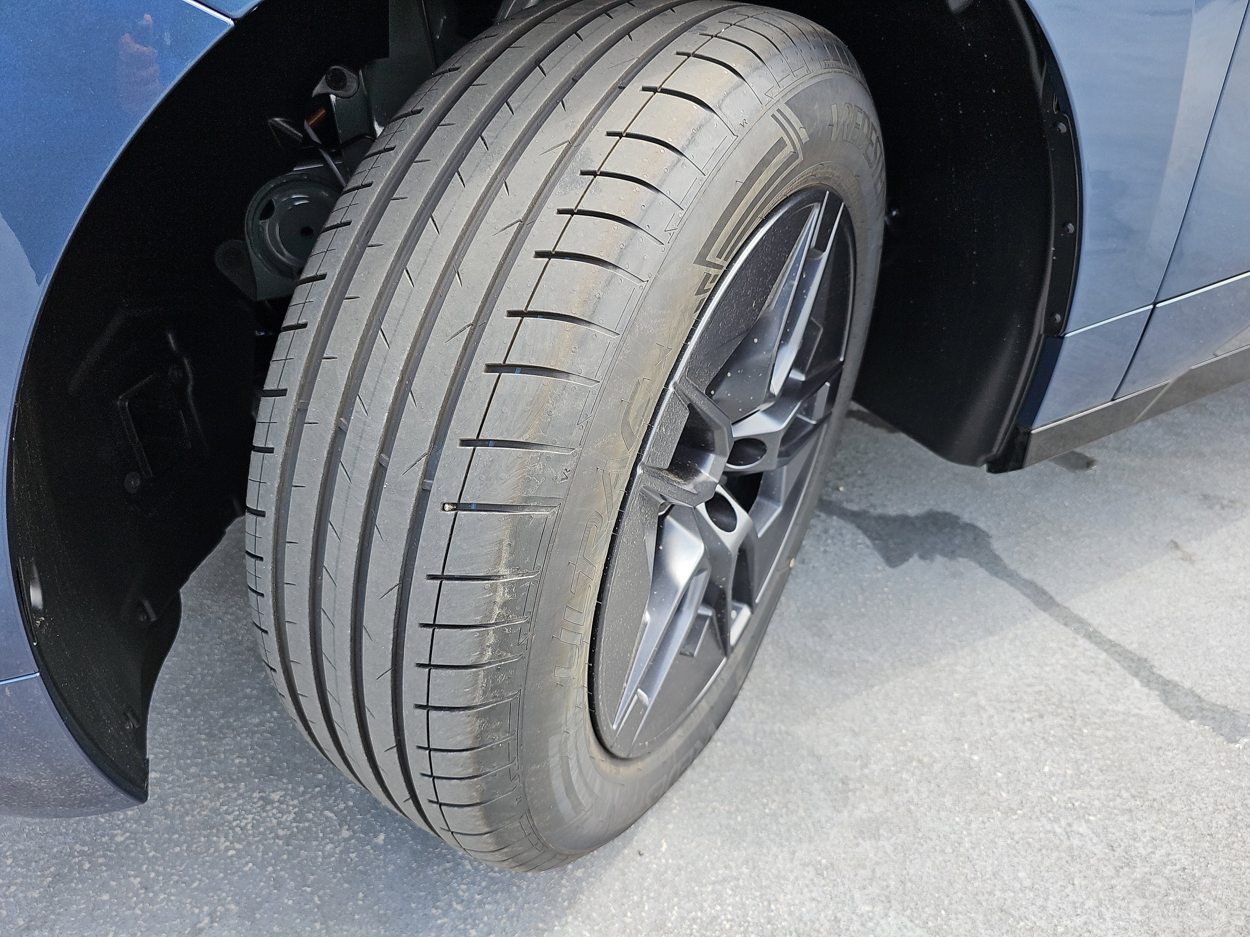 New 2026 BMW iX xDrive60 w/ Premium Package image 32