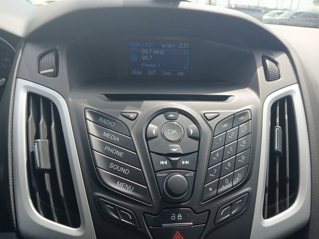 Used 2014 Ford Focus SE FWD image 16