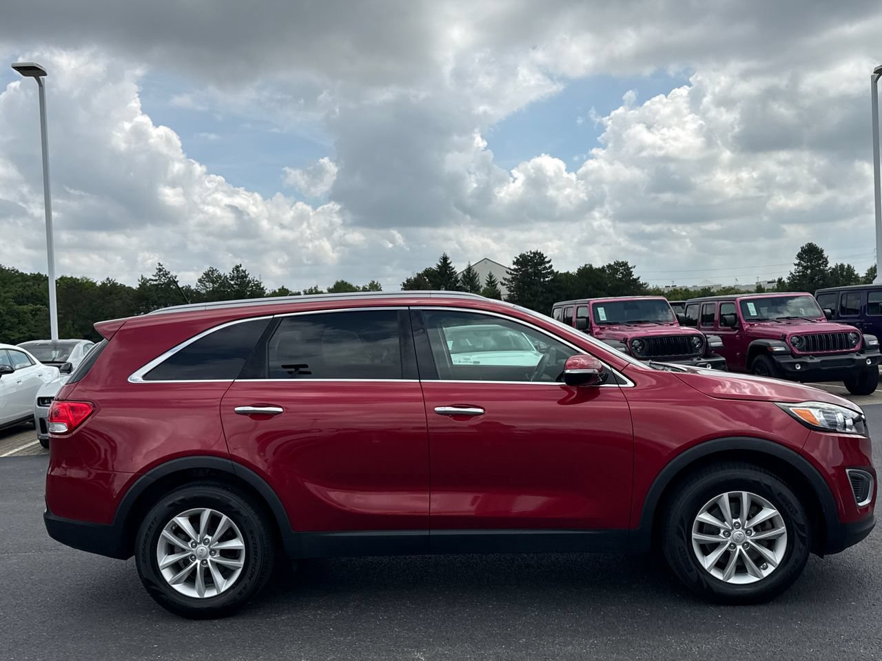 Used 2017 Kia Sorento FWD image 2