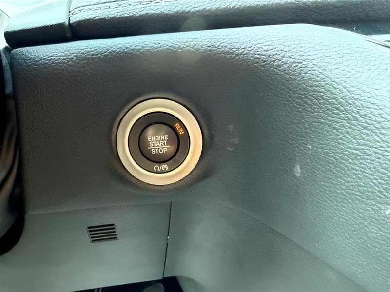 Used 2021 Chrysler Pacifica Touring w/ Uconnect Theater Family Group image 51