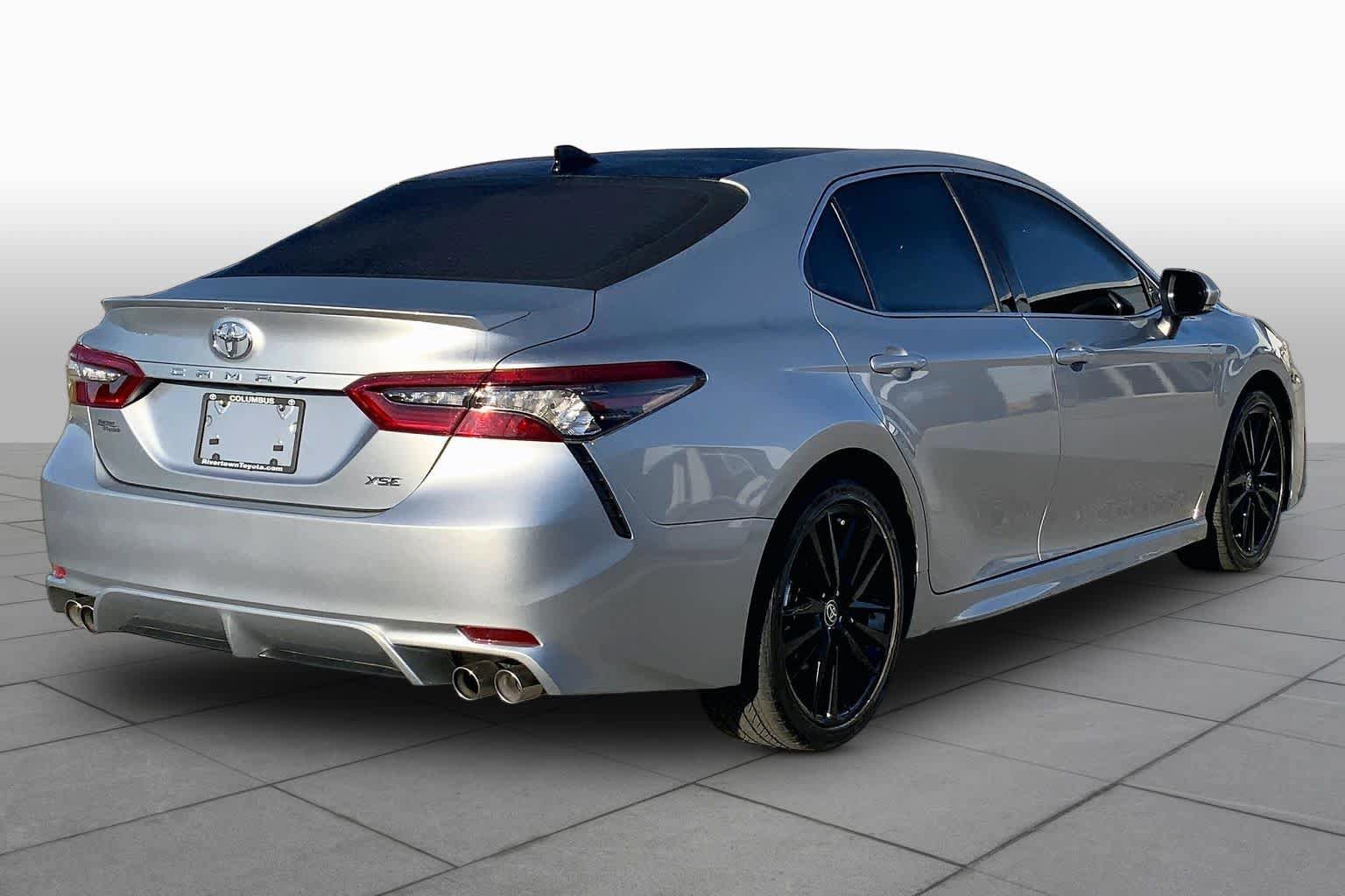 Used 2022 Toyota Camry XSE FWD image 13