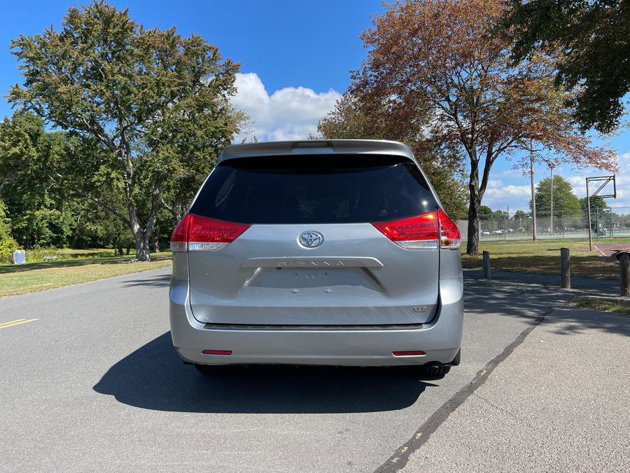 Used 2012 Toyota Sienna XLE w/ Entertainment Pkg FWD image 29