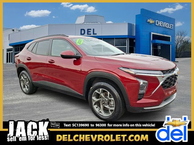 Used 2025 Chevrolet Trax LT FWD image 1