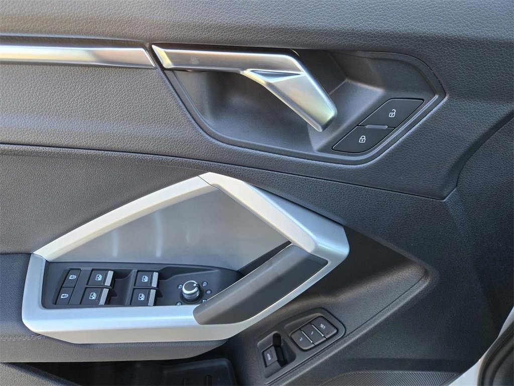 New 2025 Audi Q3 2.0T Premium image 18