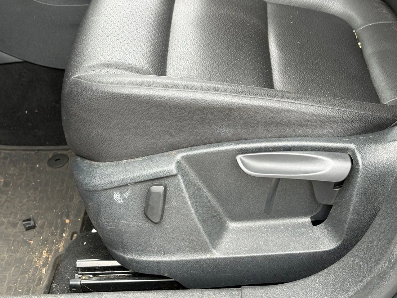 Used 2016 Volkswagen Tiguan S FWD image 6