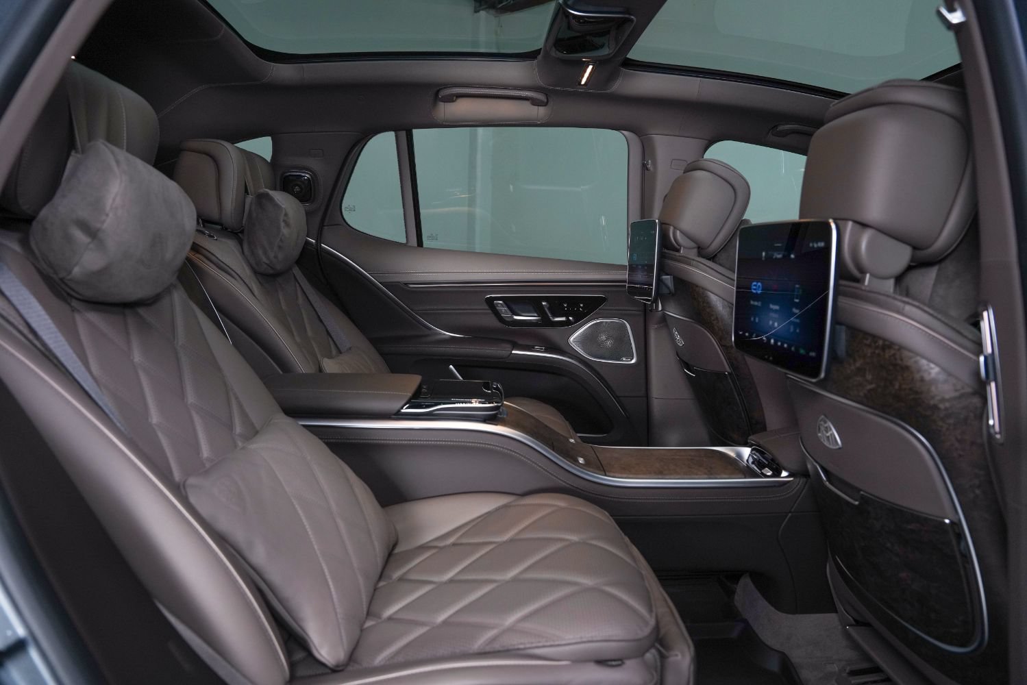 Used 2025 Mercedes-Benz Maybach EQS 680 4MATIC image 37