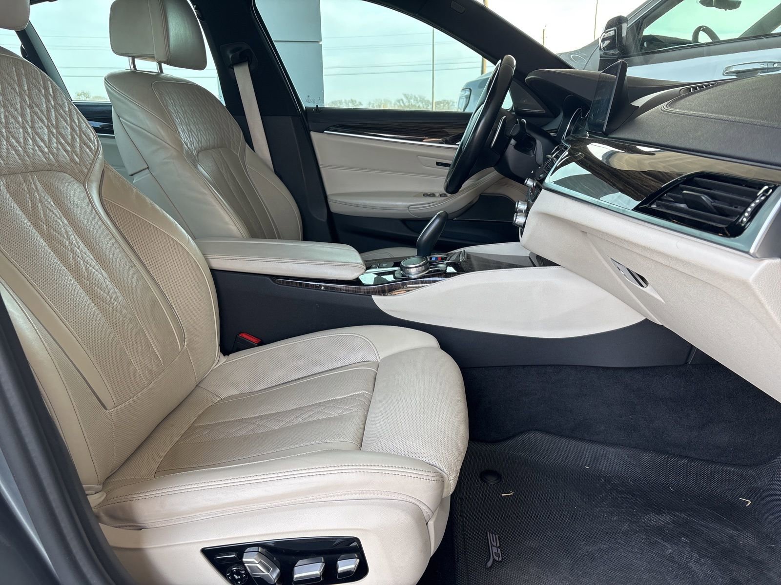 Used 2018 BMW 530e image 30