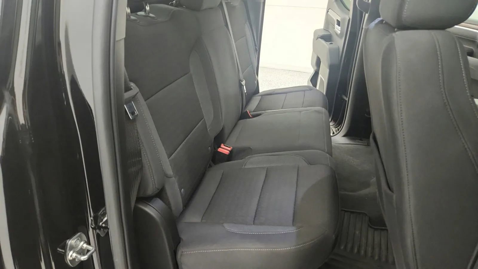 Used 2025 Chevrolet Silverado 1500 LT image 37