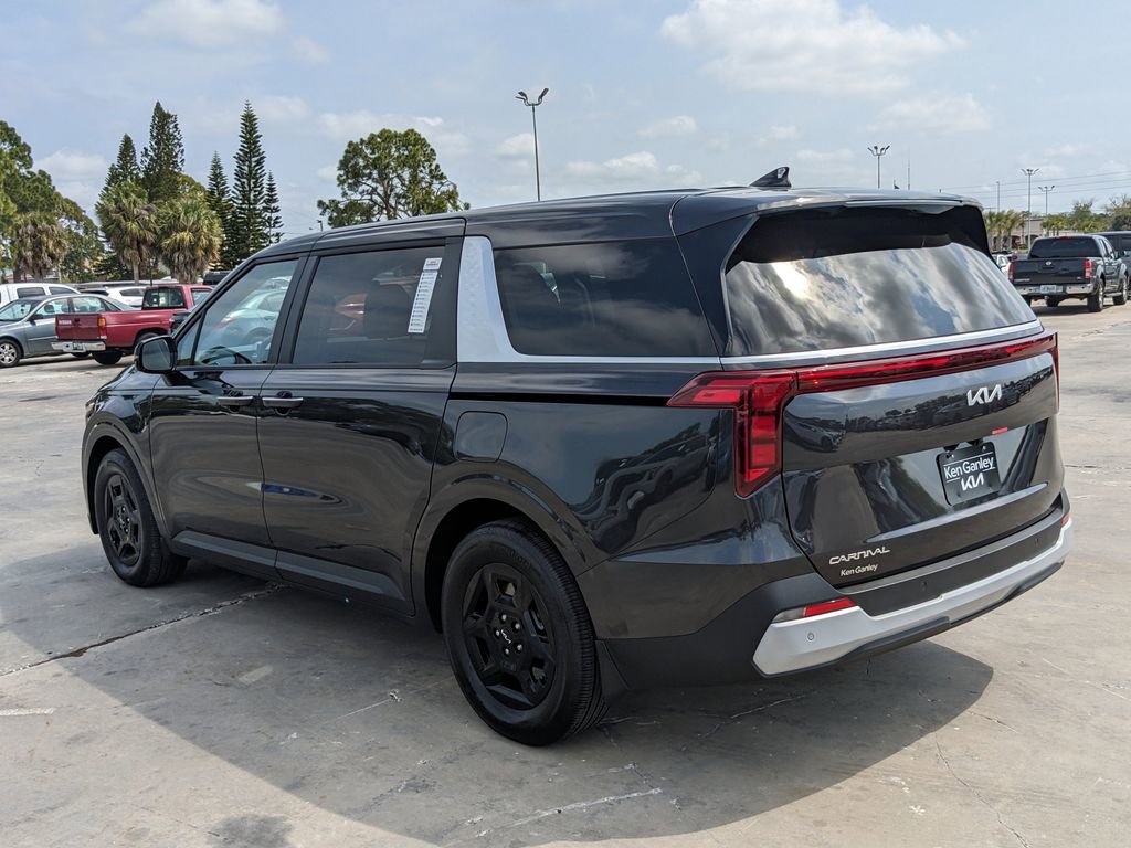 Certified 2026 Kia Carnival LX FWD image 6