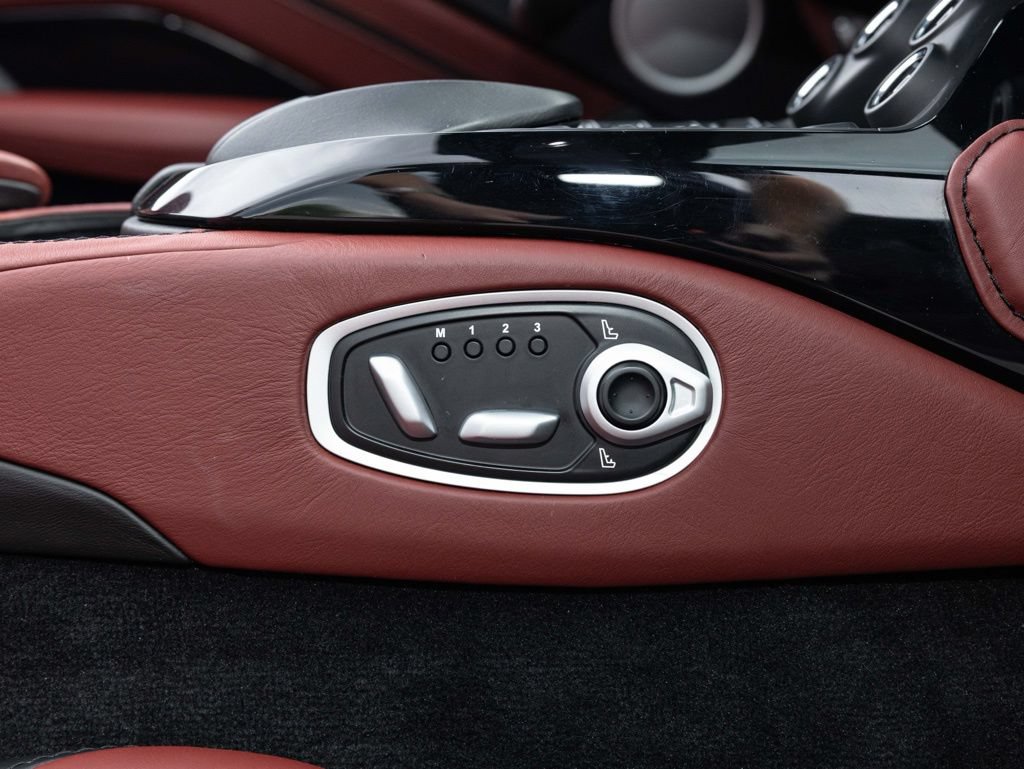 Used 2021 Aston Martin V8 Vantage Roadster RWD image 53