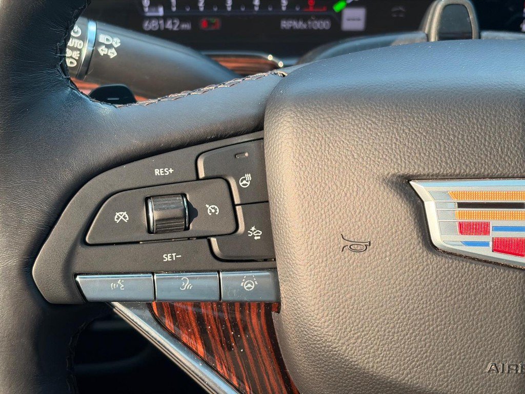 Used 2023 Cadillac Escalade Premium Luxury AWD/4WD image 28