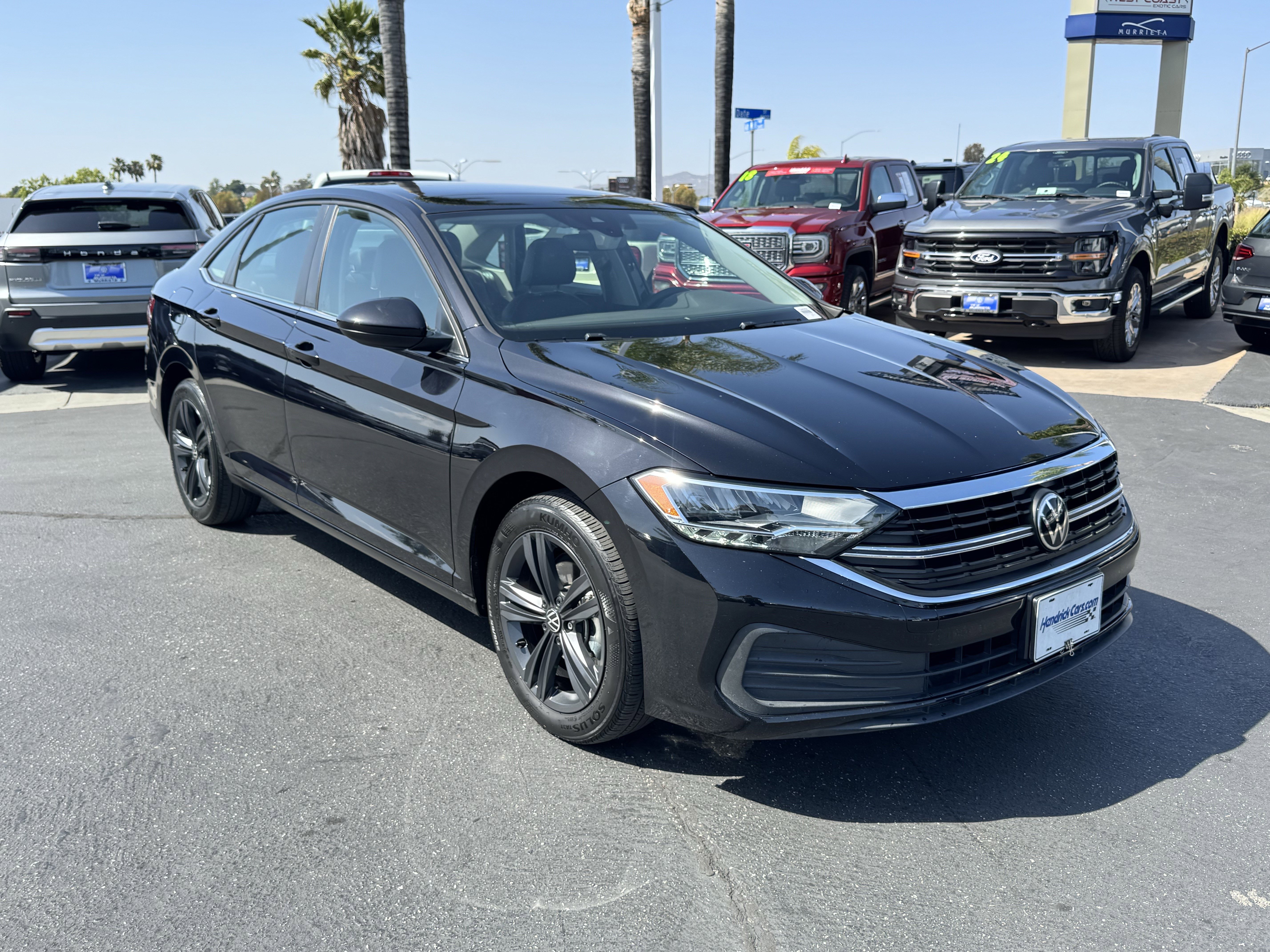 Used 2024 Volkswagen Jetta SE FWD image 2