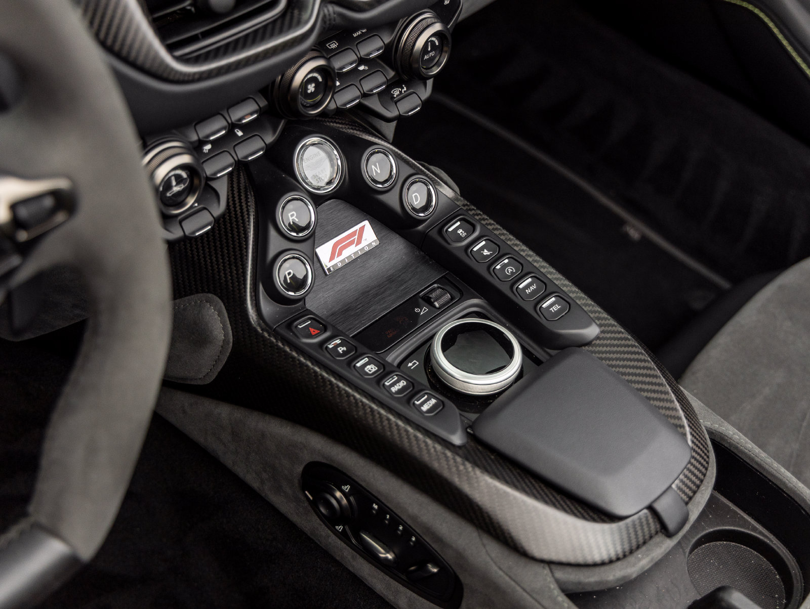 Used 2023 Aston Martin V8 Vantage Roadster RWD image 32