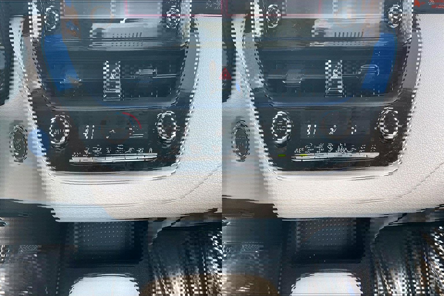 Used 2020 Toyota Corolla LE w/ Carpet Mat Package (TMS) image 37